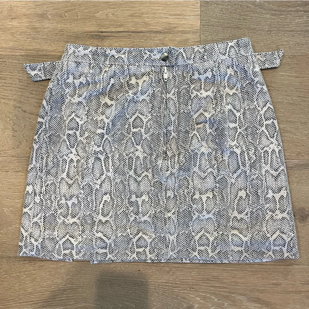 Free People snakeskin patterned mini skirt - Picture 2 of 2